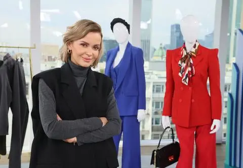 Damski garnitur jako power dressing. Stylistka: "Kobiety chcą się nosić nowocześnie"