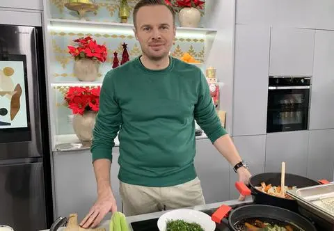 Smaczne dania na parze: filet z indyka z młodą marchwią i warzywne curry z soczewicą