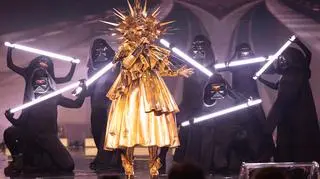 Półfinał muzycznego show wzbudził mnóstwo emocji. Która gwiazda kryła się pod przebraniem Słońca?