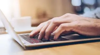 Szuka siostry przez media społecznościowe. "Chciałbym chociaż wiedzieć, że żyjesz i jesteś bezpieczna"