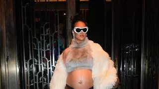 Rihanna eksponuje ciążowy brzuszek. Półnagie zdjęcia zachwyciły fanów 