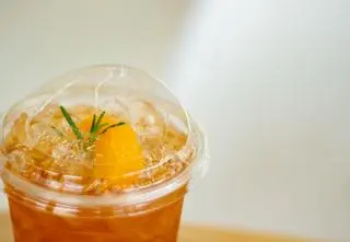 "Doładowana lemoniada" zabiła 21-latkę? Rodzina pozywa sieć restauracji