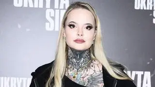 Monika Miller doświadczyła przemocy. "Rzucali we mnie kamieniami, pluli na mnie..."