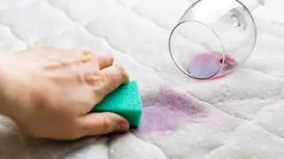 Jak wyczyścić materac? Sprawdzone domowe sposoby