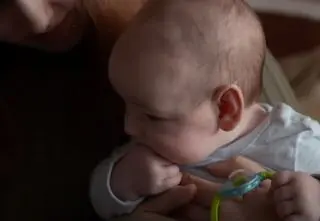 Miała 16 lat, gdy urodziła pierwsze dziecko. W szpitalu usłyszała: "Nie trzeba było ściągać majtek" 