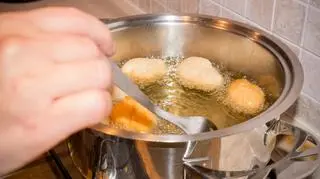 Kiedy pączek jest dobrze wypieczony w środku? Znamy sposób, aby to sprawdzić