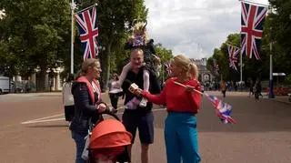 Fani monarchii opanowali Londyn. "Pojawili się już we wtorek, rozbili namioty, koczowali w śpiworach"