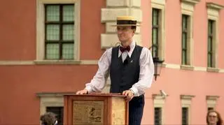 Połączyła ich miłość do przedwojennej Warszawy. Kataryniarz Jan i jego żona Agata