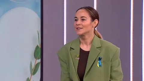 kobieta w zielonej marynarce