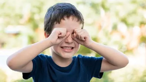 Jak wszy łonowe trafiły do oczu dziecka? 