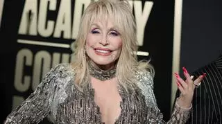 Dolly Parton - ciekawostki z życia legendy muzyki country. Dlaczego zawsze nosi ubrania z długim rękawem?