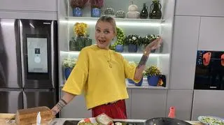 Dania kuchni śląskiej z nowoczesną nutą. Przepisy Darii Ładochy na kluski śląskie, ciapkapustę, sos z boczniaków, zrazy i apfelmus z żurawiną i lodami