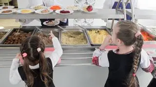 Droższe jedzenie, gorsze składniki. Inflacja nie ominie szkolnych stołówek
