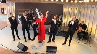 Voice Band i Ewelina Flinta w utworze “Fernando” 