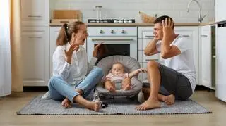 Ona skupia się na dziecku, on czuje się odrzucony. Czy baby clash niszczy związki?
