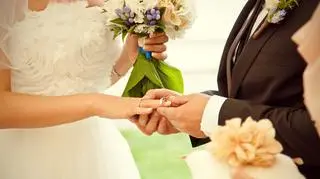 Chiny zapowiadają nagrodę dla przyszłych małżonków. Jakie warunki trzeba spełnić, aby ją otrzymać?  