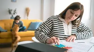 Mama trójki dzieci policzyła, ile kosztuje ich roczne utrzymanie. Kwota zwala z nóg  