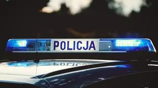 25-latka wiozła pijanego męża na dachu samochodu. "W ramach spełnienia urodzinowego marzenia"