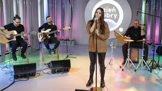Nastrojowo i akustycznie. Aleksandra Zofia Węglewicz w utworze "Teraz"