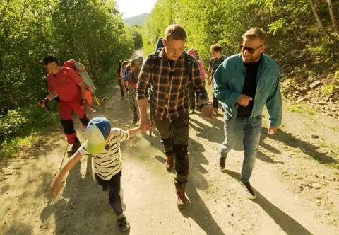 Rodzinne biwakowanie to lekarstwo na nudę. "W górach dzieci są bardzo szczęśliwe"