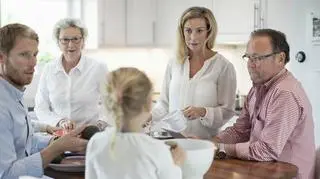 Masz dobry kontakt z teściami? Do czasu. Naukowcy już wiedzą, kiedy taka relacja zaczyna się psuć