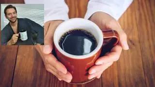 Kubek z kawą w męskich dłoniach