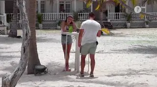 "Hotel Paradise 7". odc. 17. Karolina zwierzyła się Pawłowi