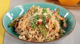 Makaron chow mein z wołowiną - przepis Darii Ładochy