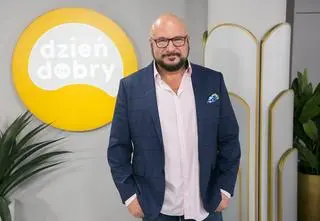 Piotr Gąsowski na zdjęciu ze wszystkimi dziećmi. "Moja amerykańska rodzina wyleciała już z Milanówka"