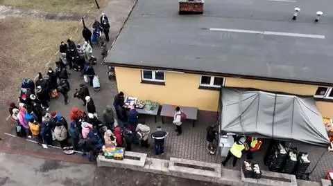 Uwaga! TVN. Kolejki po żywność się wydłużaja