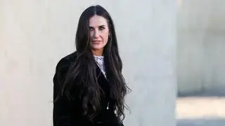 Demi Moore przyłapana na spacerze z córką i wnuczką. Gwiazda spełnia się w roli babci