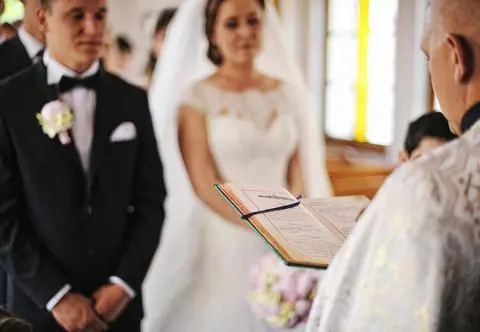 Kościół przytłoczony falą rozwodów
