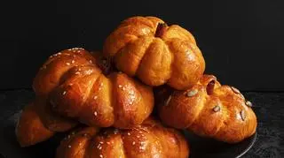 Dyniowe drożdżówki w kształcie dyni