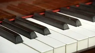 Tajemnice pracy stroiciela fortepianów. "To jest bardzo stresujący zawód"