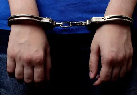 16-latek zabił rodziców. Zaatakował ich, bo kazali mu iść do szkoły  