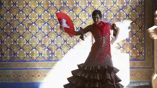 Kobieta tańczy flamenco
