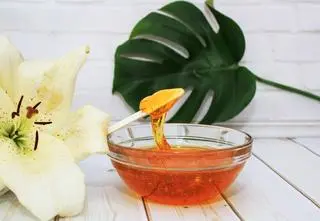 Pasta cukrowa - jak ją zrobić? Domowa depilacja pastą cukrową