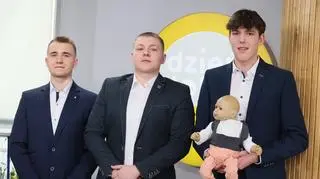 Polscy nastolatkowie wynaleźli rewolucyjną kamizelkę dla niemowląt, która wykrywa bezdech 