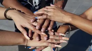 Crushed french podbija sieć. Te trójwymiarowe paznokcie będą hitem 2024 roku 