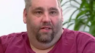 Cierpi na rzadką przypadłość, przez którą jego genitalia są ogromne. "Noszę w spodniach dodatkowe 36 kg"