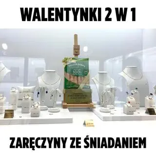 Parówki na wystawach sklepów jubilerskich