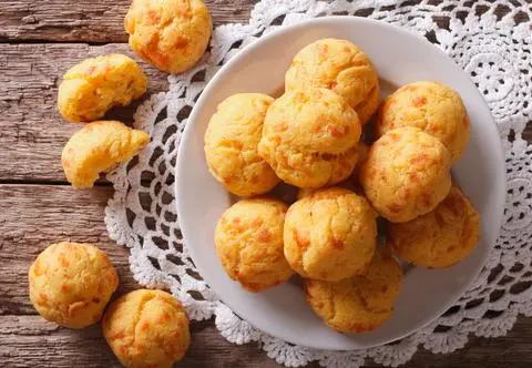 Ciasteczka serowe-twarogowe. Prosty przepis na pyszną przekąskę 