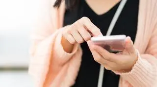 Uważaj na na "ukraińską wdowę". Internetowi oszuści wykorzystują wojnę u naszych wschodnich sąsiadów