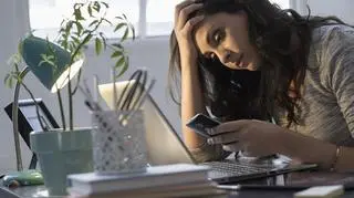 22 560 16 00 - uważaj na ten telefon. Jeśli go odbierzesz, możesz mieć problem