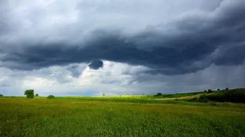 Alerty IMGW. We wtorek spodziewane niebezpieczne burze w 7 regionach