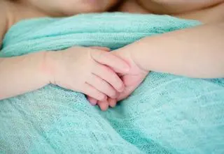 Bliźniaczki syjamskie przeszły operację rozłączenia. "Jestem poruszony, mogę oddzielnie wziąć na ręce każdą z nich"