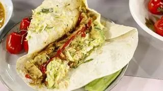 Domowy kebab z sałatką coleslaw z młodej kapusty - przepis Jaśka Kuronia