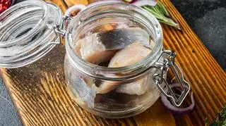 Ryba w zalewie octowej w słoiku