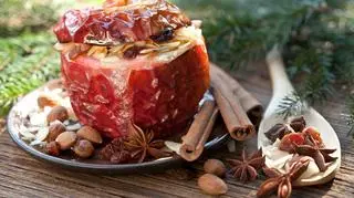 Jabłko nadziewane marcepanem