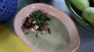Zupa krem z białych warzyw i gruszki, czyli pyszny obiad z niespodziewanym dodatkiem